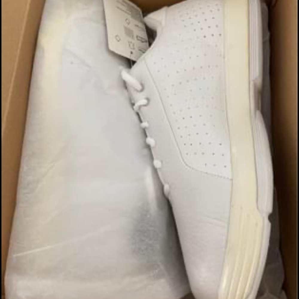 Men’s white adidas shoe size 8